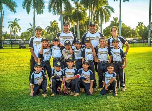 An image of the Hollywood Hills baseball team and their coaches